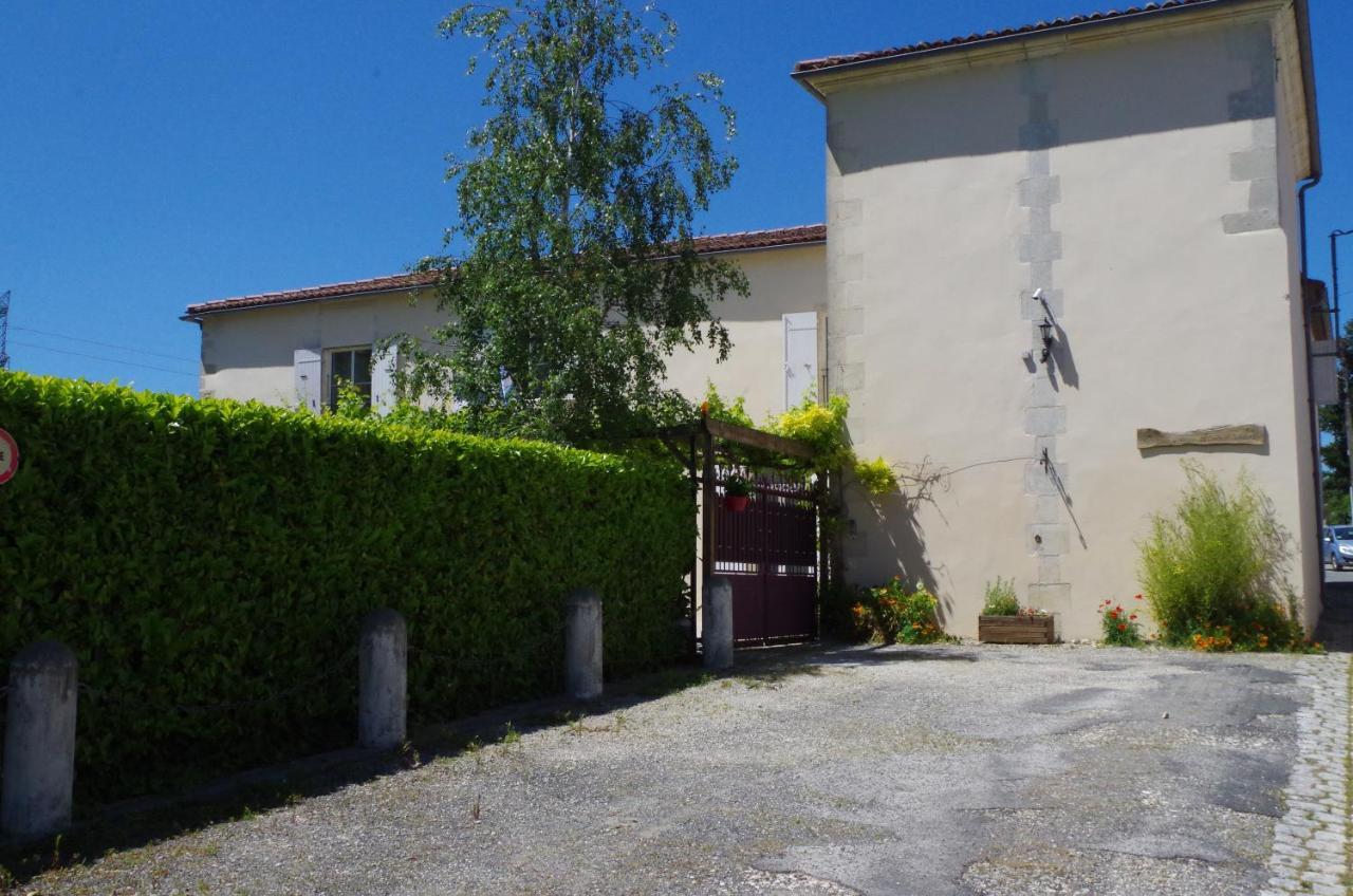 Maison d'Hôtes Le Cadran Solaire Courcelles (Charente-Maritime) Exterior foto