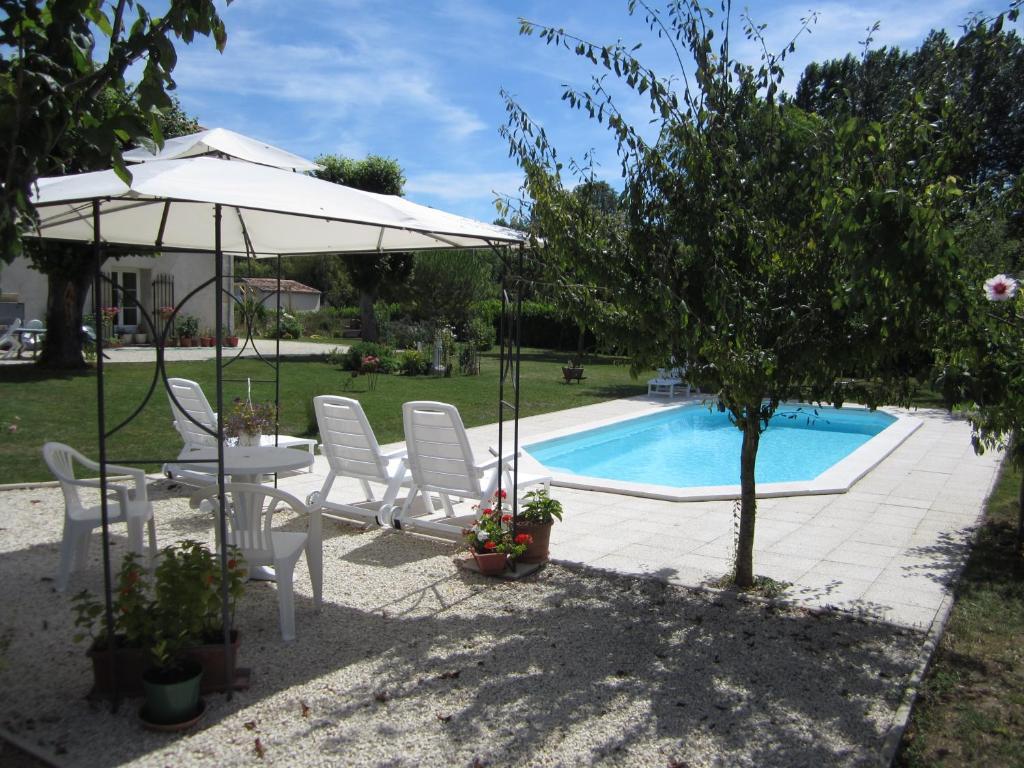 Maison d'Hôtes Le Cadran Solaire Courcelles (Charente-Maritime) Exterior foto